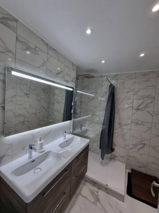 Appartement Vue Mer Avec Parking Gratuit Sur Place Bastia  Luaran gambar